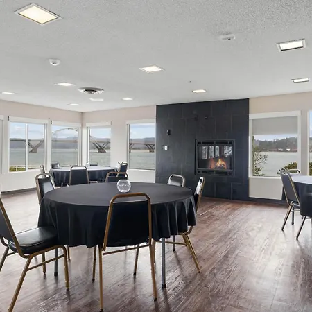 Waldport Bayfront Hotel & Restaurant-2